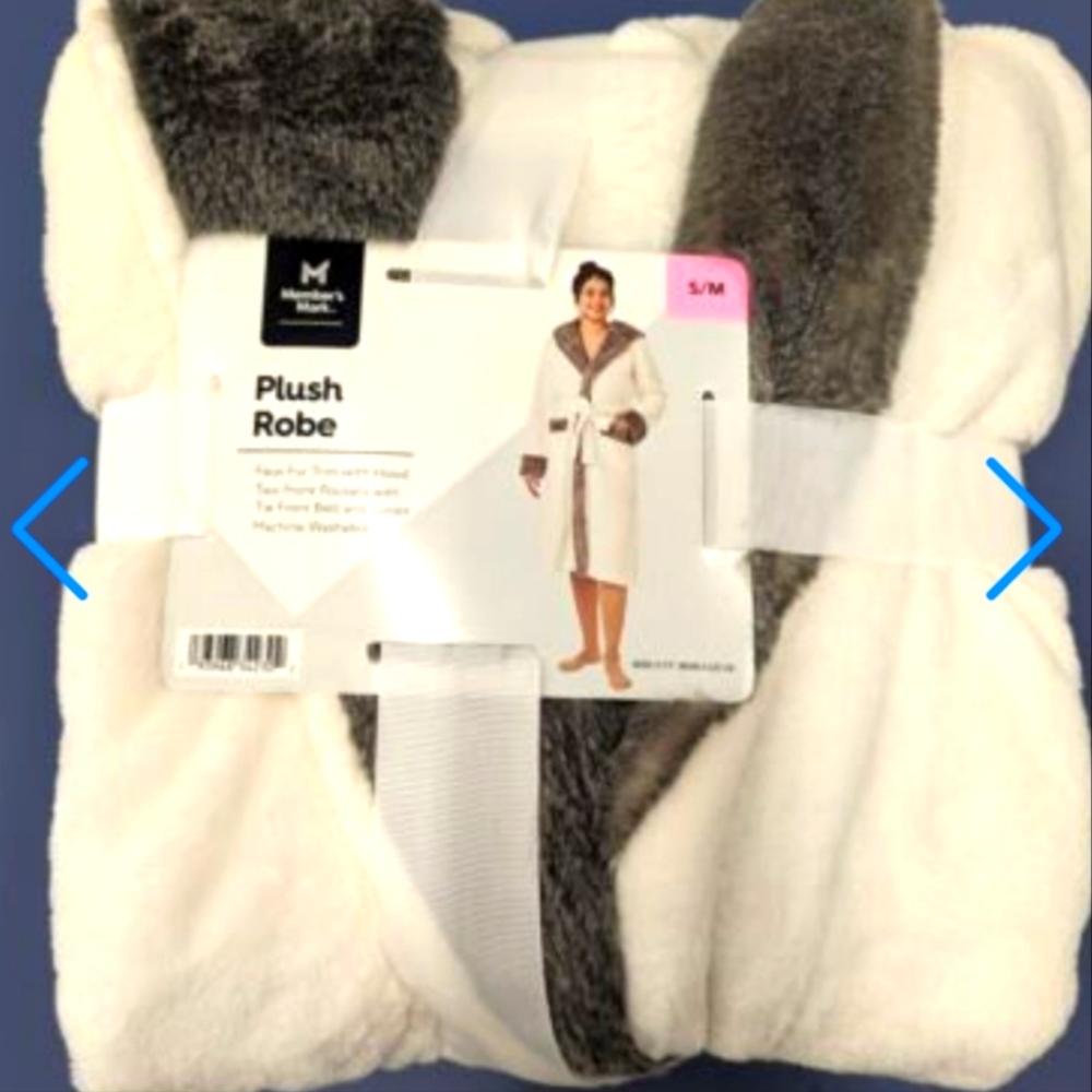 Plush Hooded Robe